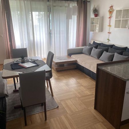 Wohnhaus City Sued Herzogsdorf Exteriör bild