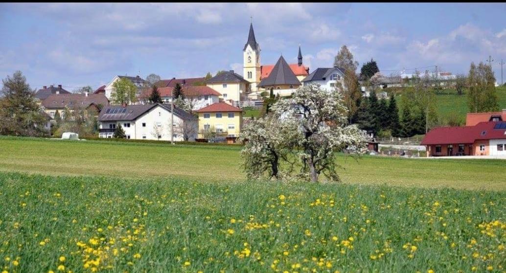 Wohnhaus City Sued Herzogsdorf Exteriör bild