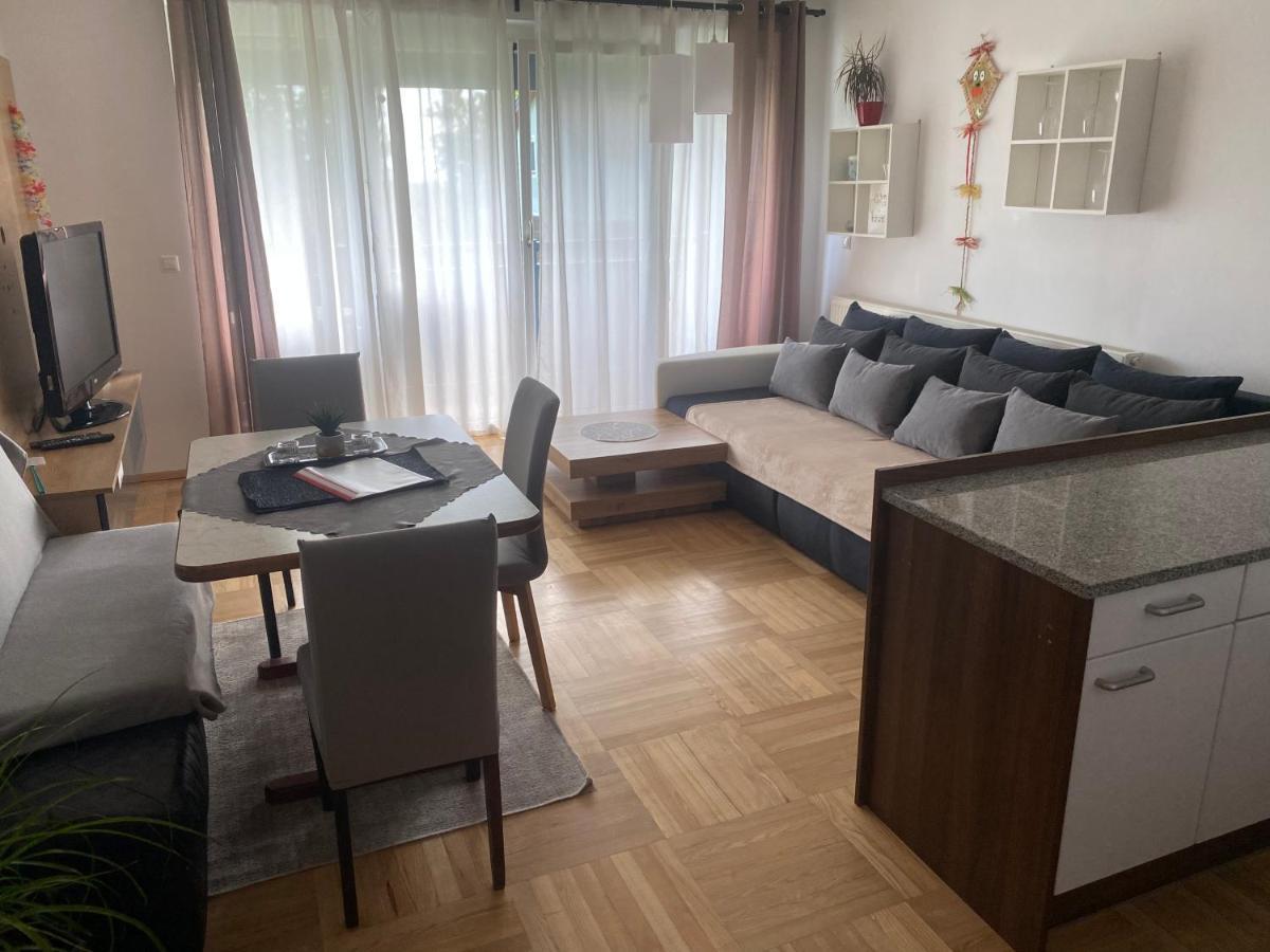 Wohnhaus City Sued Herzogsdorf Exteriör bild